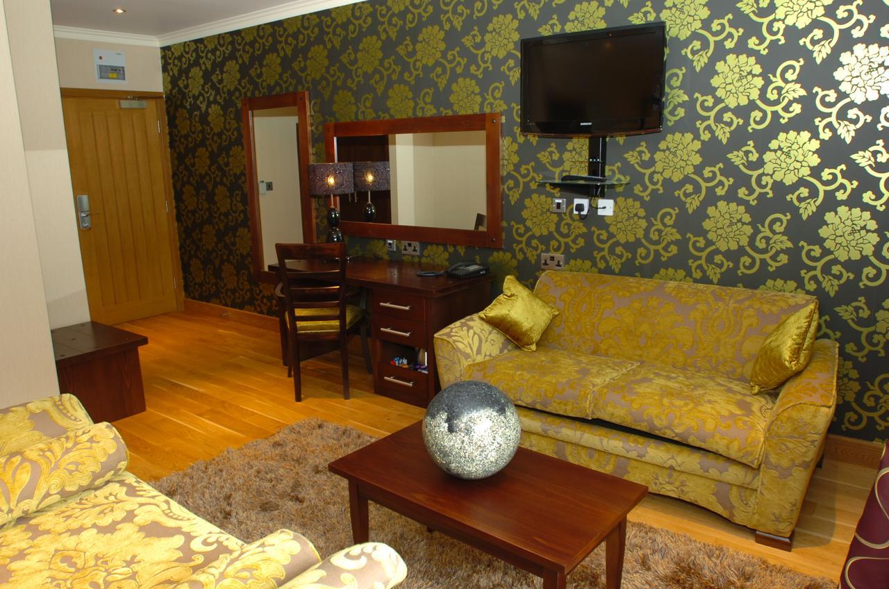 Hotel The Bear'S Paw à Warmingham Extérieur photo A suite at the hotel