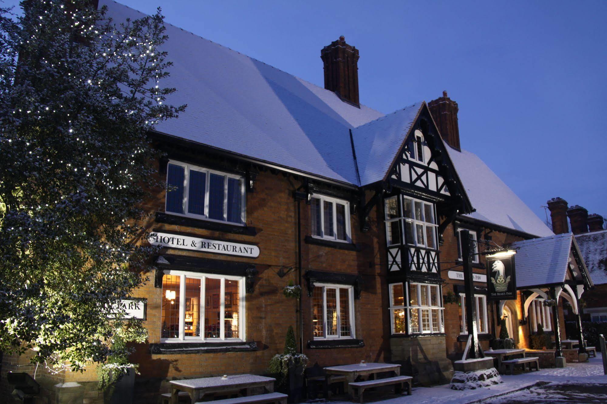 Hotel The Bear'S Paw à Warmingham Extérieur photo The White Swan Hotel