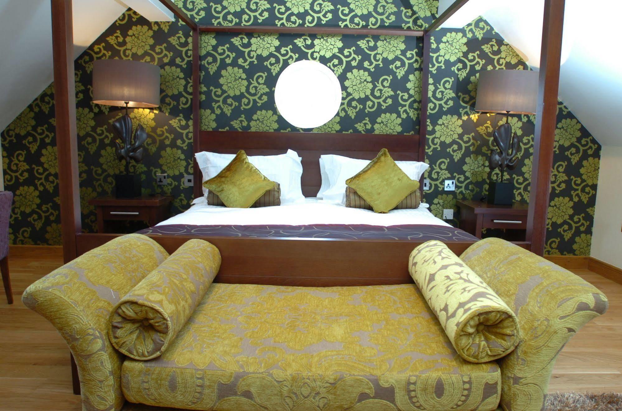 Hotel The Bear'S Paw à Warmingham Extérieur photo A bedroom at the hotel