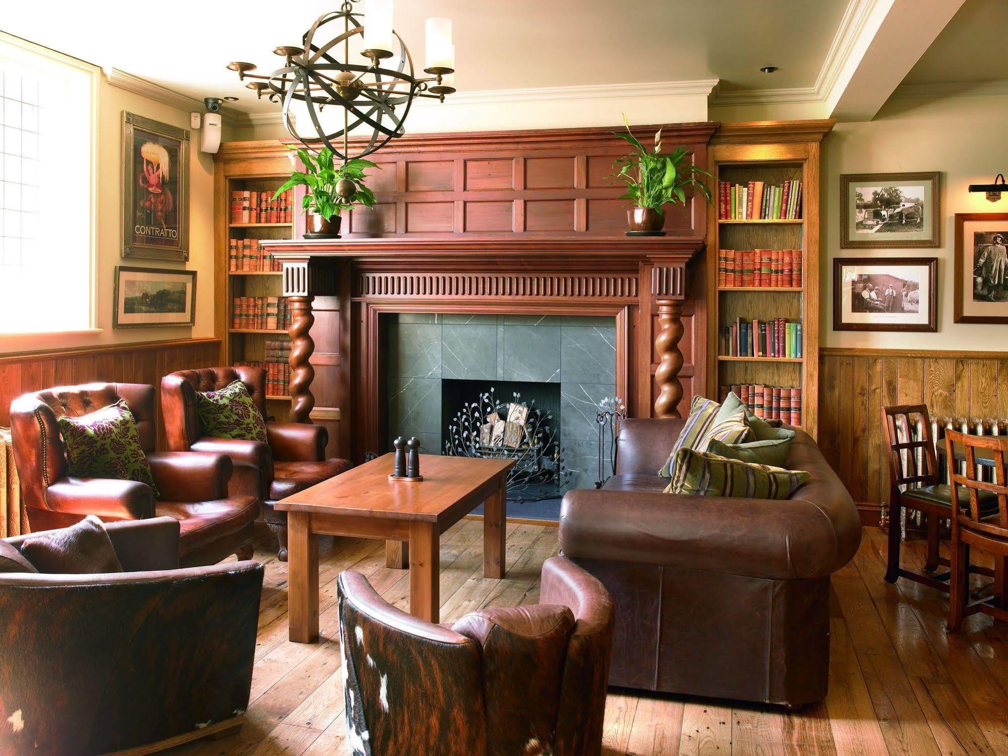 Hotel The Bear'S Paw à Warmingham Extérieur photo The library at the Old Ship Hotel